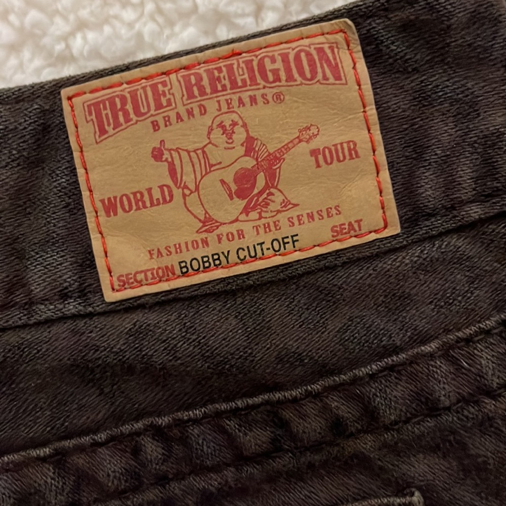 NWOT. TRUE RELIGION  BOBBY CUT OFF SIZE 28